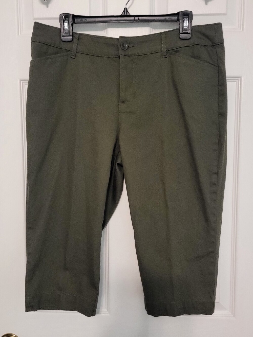 Women's St John's Bay Olive Green Mid-Rise Capri Pants, 14P